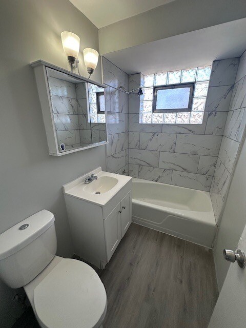 Building Photo - 2907 W 59th St