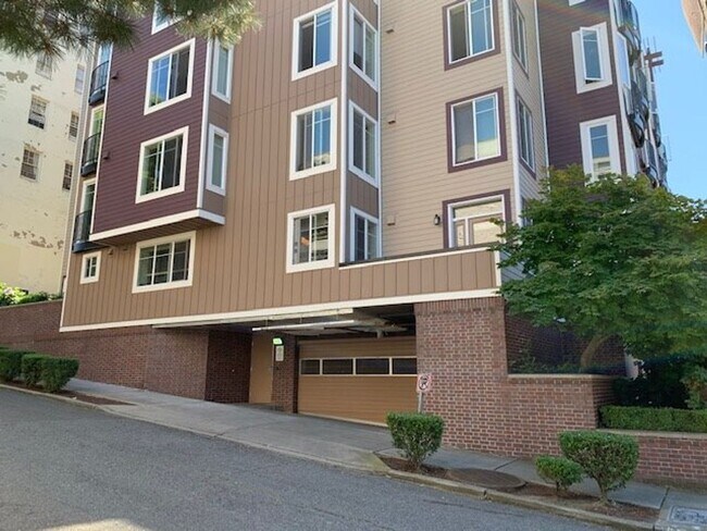 Building Photo - 124 Bellevue Ave E