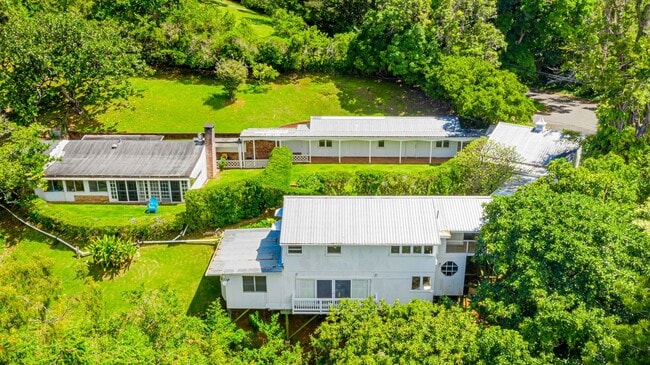 Building Photo - Rare Find: Tantalus Rustic Charm: Large: 1 Bdr/1 Bth:- Electric Included