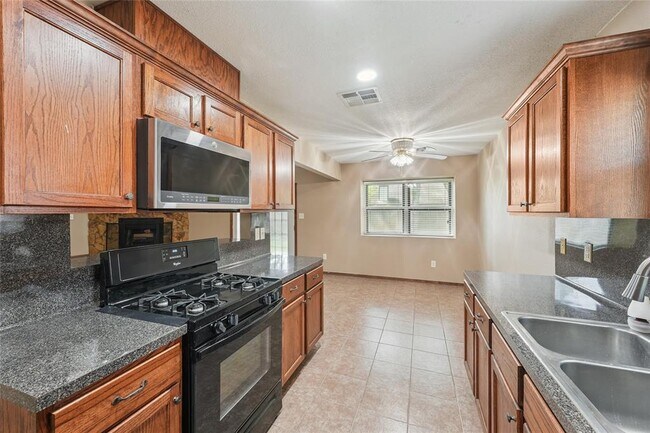 Building Photo - 3751 Glade Forest Dr