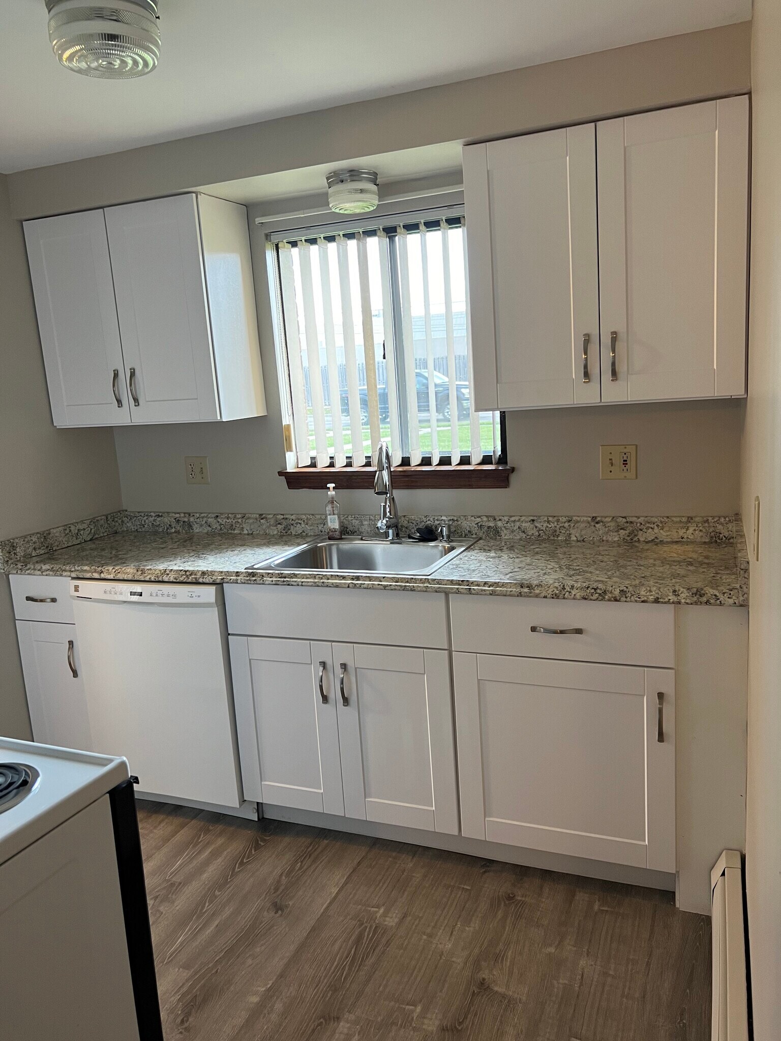 Kitchen with built in dishwasher, vertical blinds included. - 3890 Ridge Lea Rd
