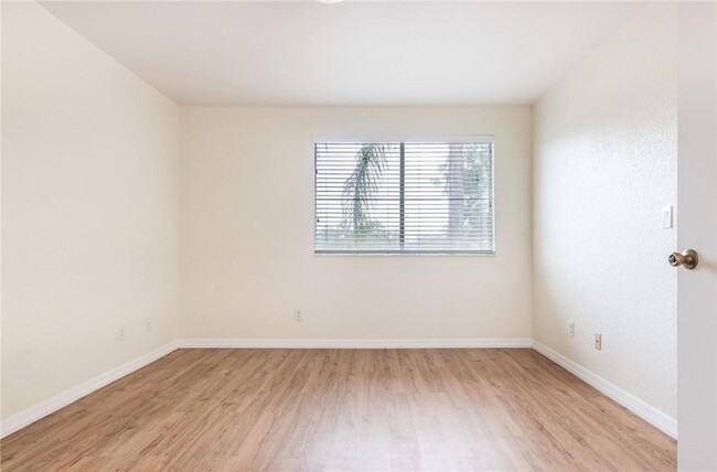 Building Photo - 417 Vista Isles Dr