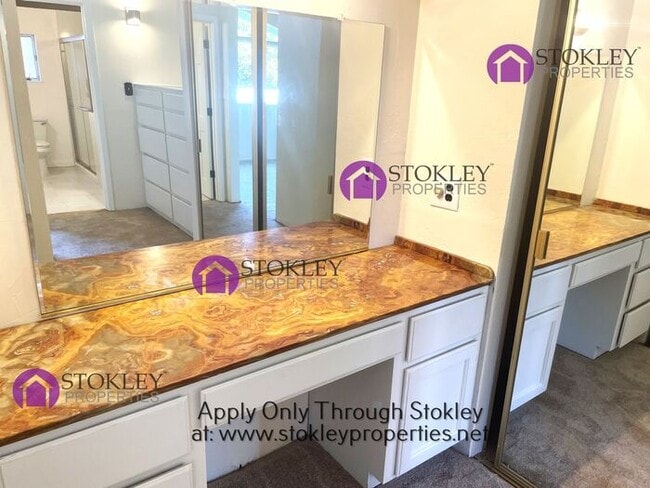 Building Photo - 137 Donna Maria Way