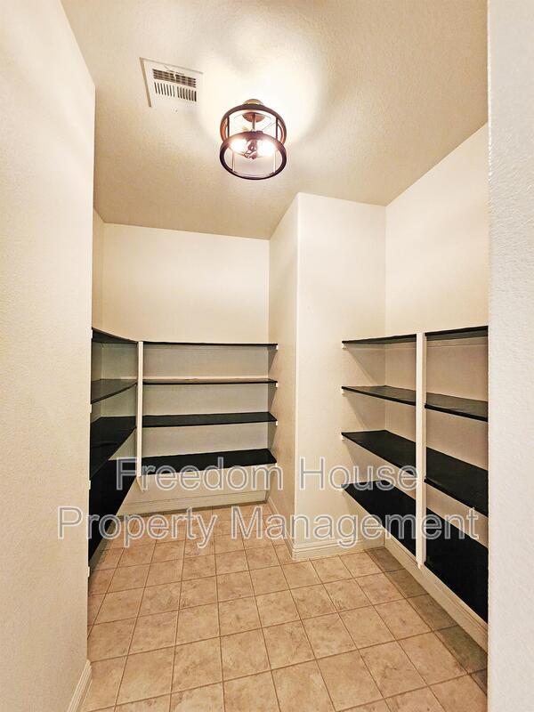 Building Photo - 3821 E Weld Ave