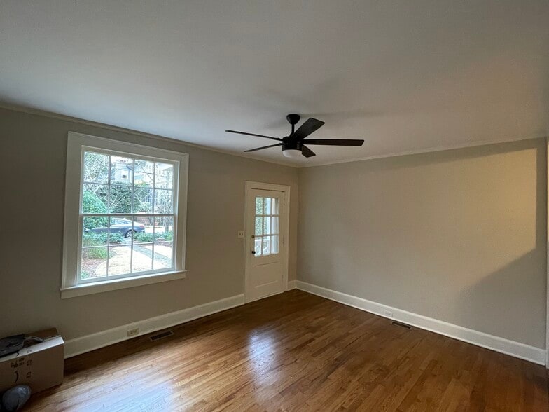 Building Photo - 126 Oakhaven Ave