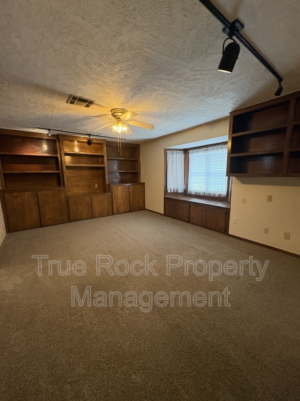 Building Photo - 23185 CR 3520