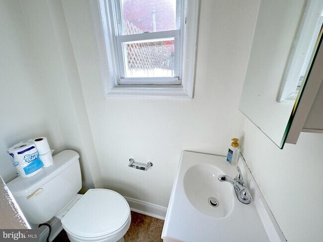 Building Photo - 2528 Poplar St