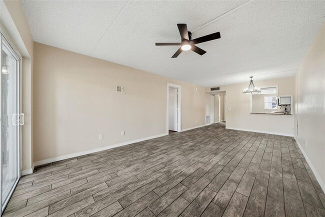 Building Photo - 3821 N Oak Dr