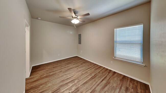 Building Photo - Luxury 3 Bedroom 2 Bathroom Duplex in Piedmont Schools (Neighborhood Park and Basketball Court)-L...