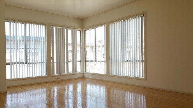 Primary Photo - 1021 Clay St