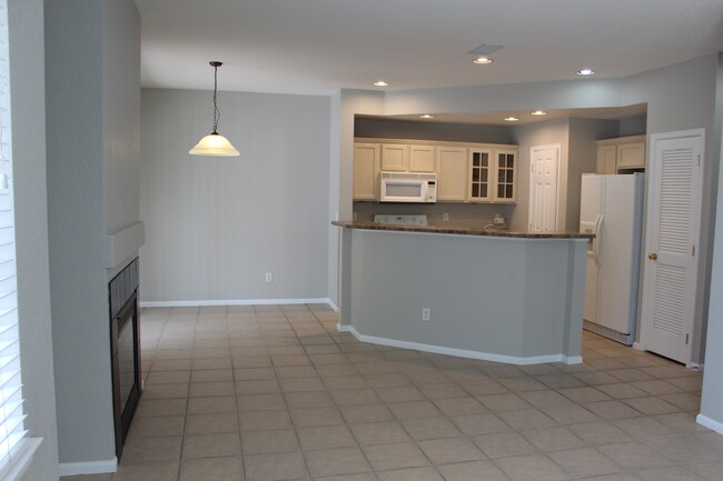 Dining room - 216 Whitehaven Cir