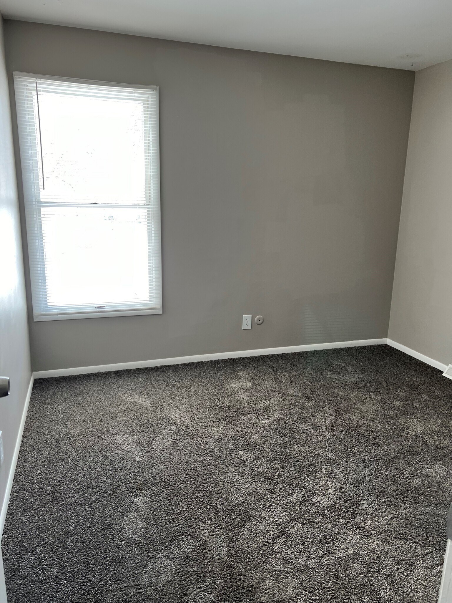 Building Photo - 770 N Main St