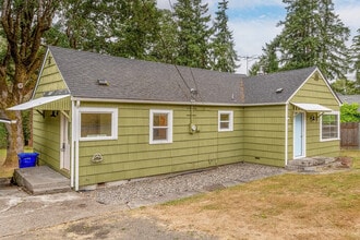Building Photo - TWO BEDROOM HOUSE IN KELSO