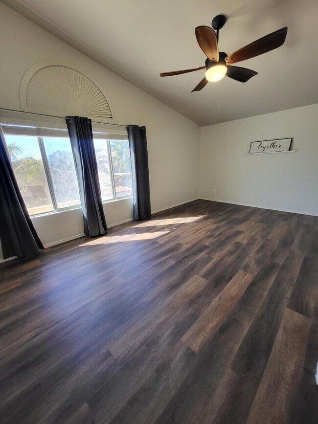 Building Photo - 8213 W Quail Ave