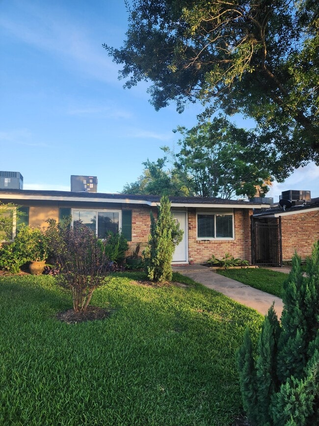 Building Photo - 1106 Seafoam Rd