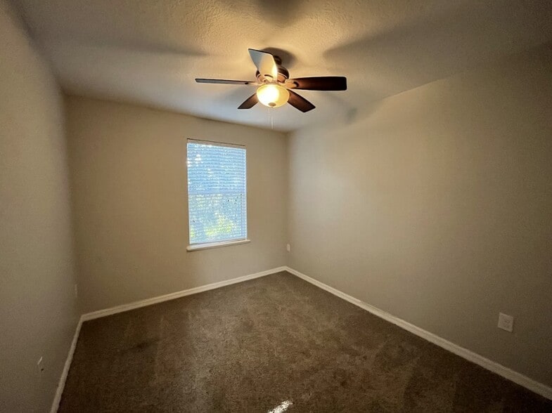 Building Photo - 8265 Halls Hammock Ct