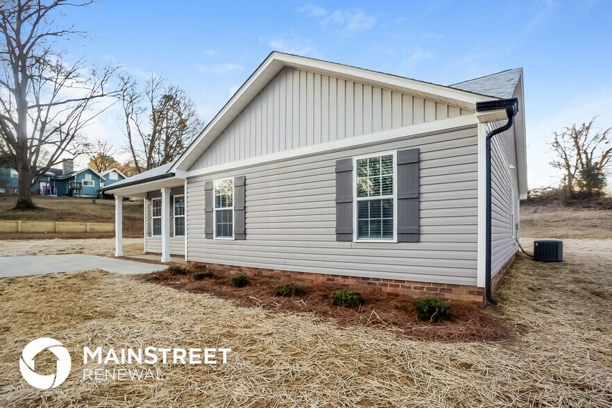 Building Photo - 722 Elizabeth St SW