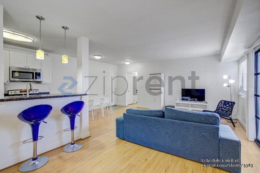 Building Photo - 10982 Roebling Ave