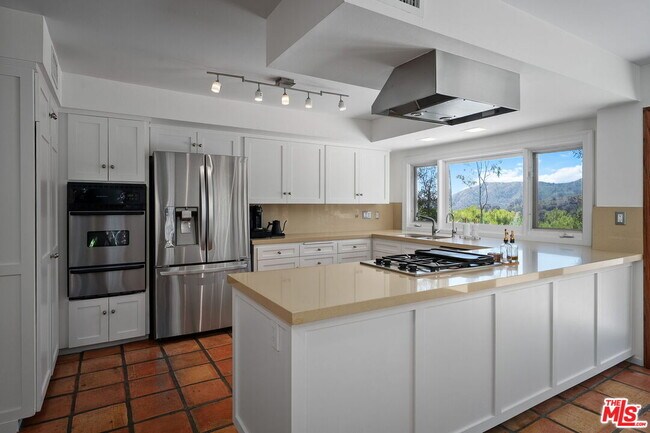 Building Photo - 2529 Pesquera Dr