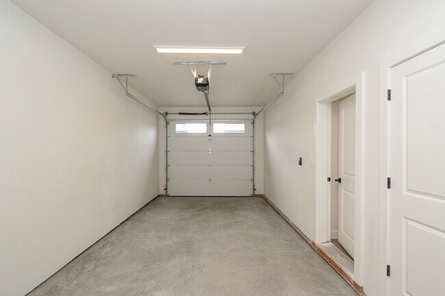 Building Photo - 1104 W Lauridsen Blvd