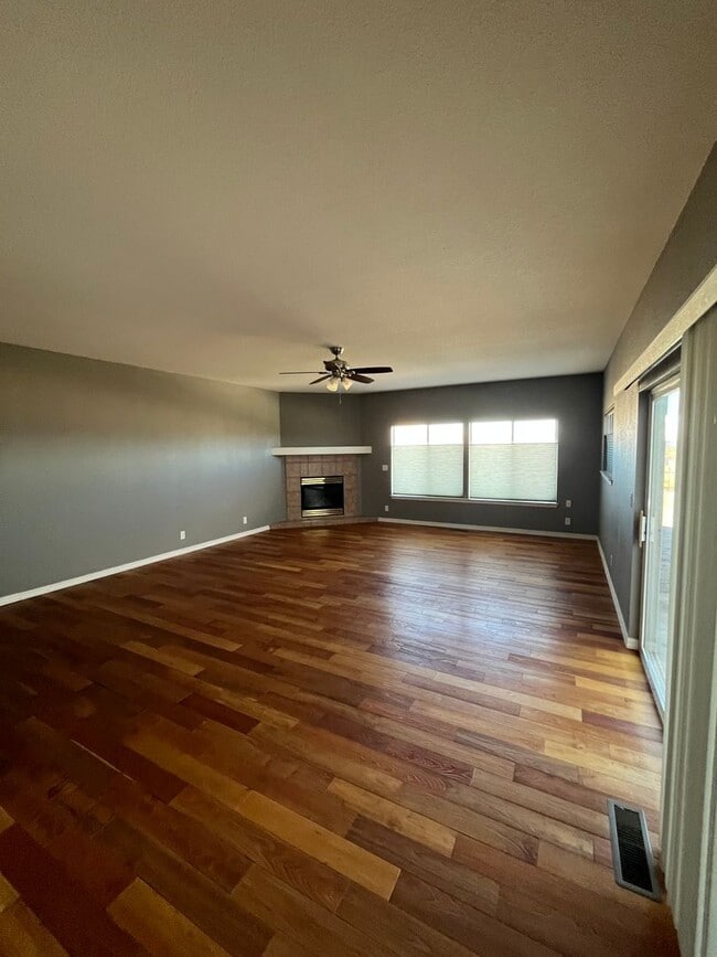 Building Photo - Beautiful sunridge house with breathtaking...
