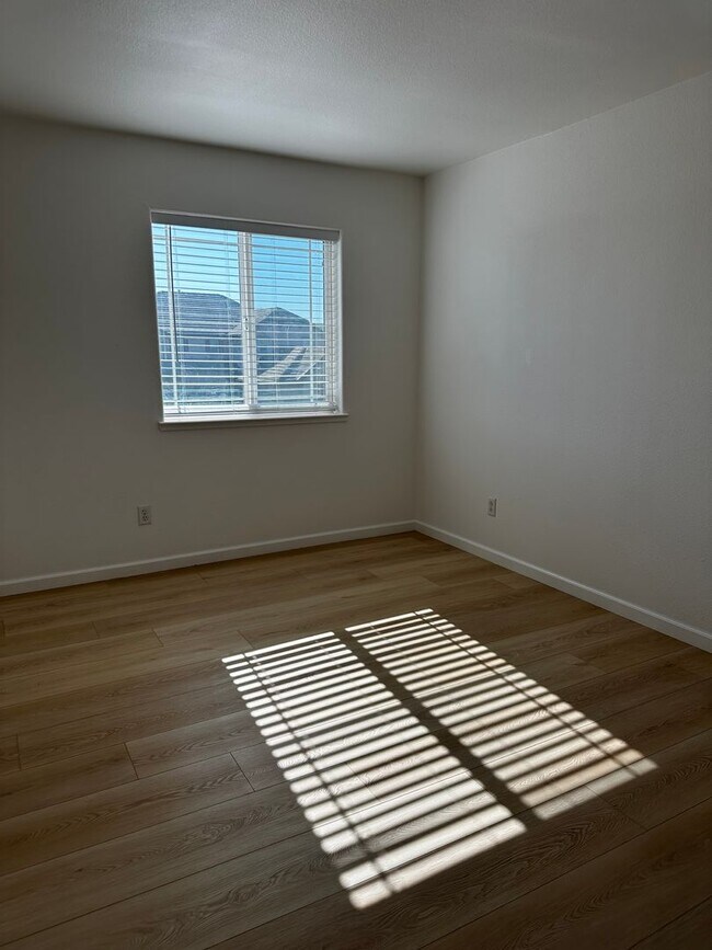 Building Photo - Looking for a Great Place to live?