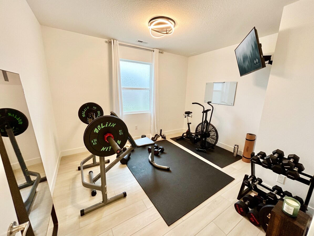 Building Photo - 821 Wildrose Pl