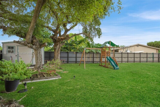 Building Photo - 10440 SW 126th Ave