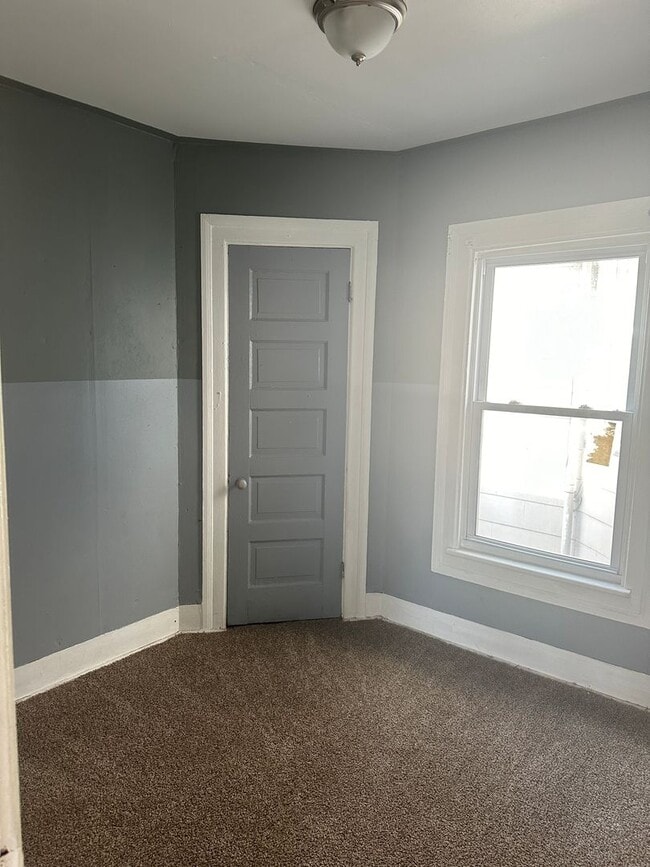 Building Photo - 1563 E 47th St