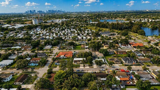 Building Photo - 1124 NW 100th Terrace