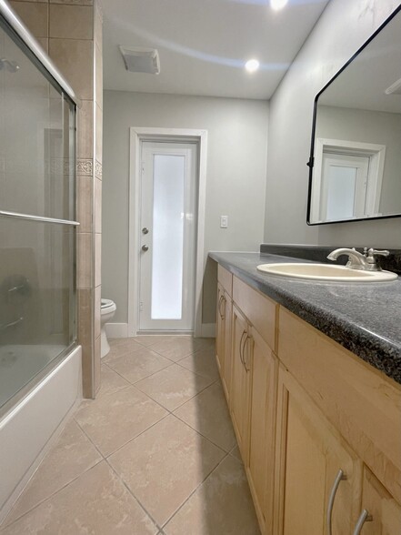 Building Photo - 1155 Summerwood Cir