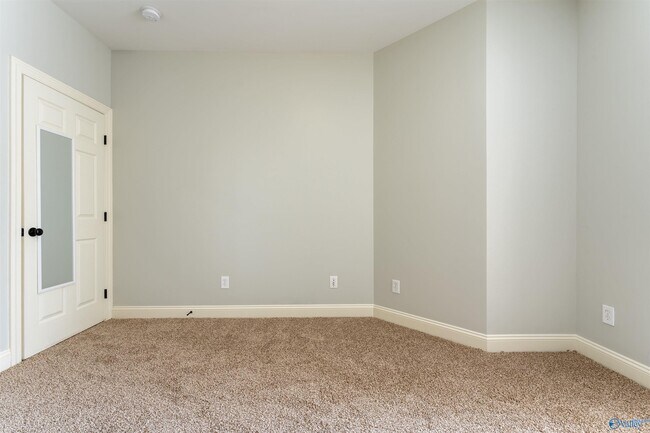 Building Photo - 525 W Mossyleaf Dr SW