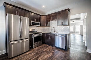 Building Photo - 1014 E Pearson St