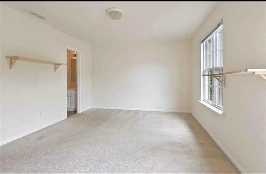 Building Photo - 769 Crestwell Cir SW