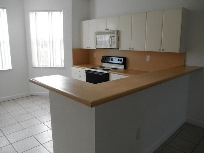 Building Photo - 3002 Shoma Dr