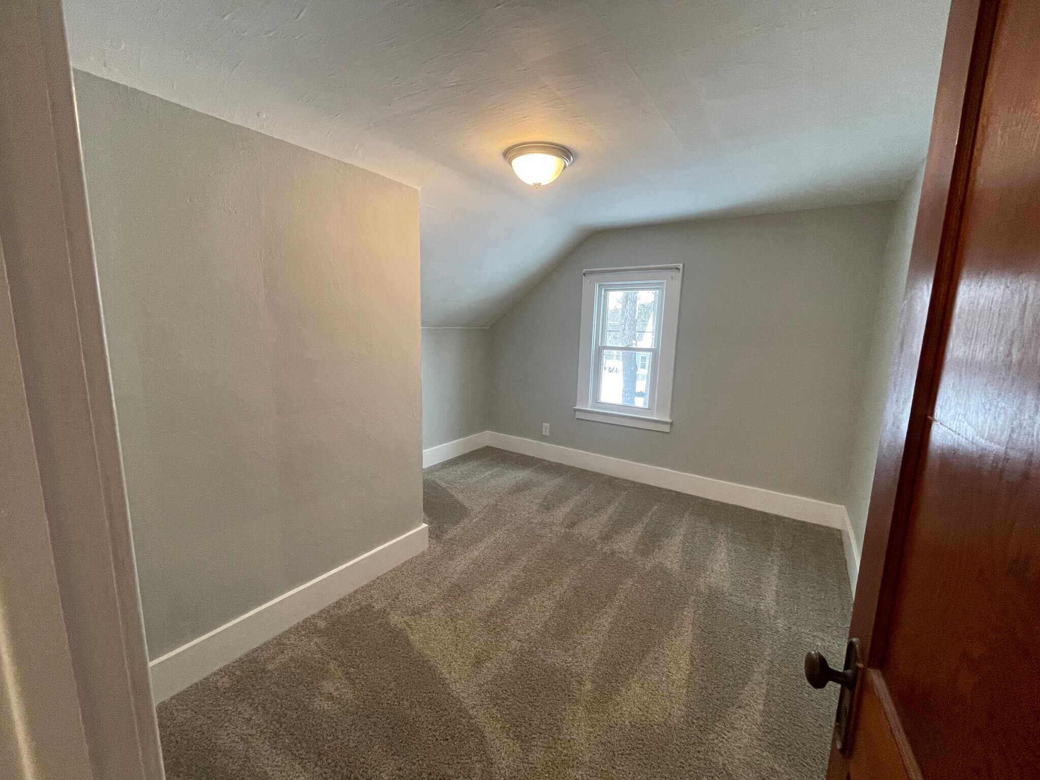 Building Photo - 104 Lynhurst Ave