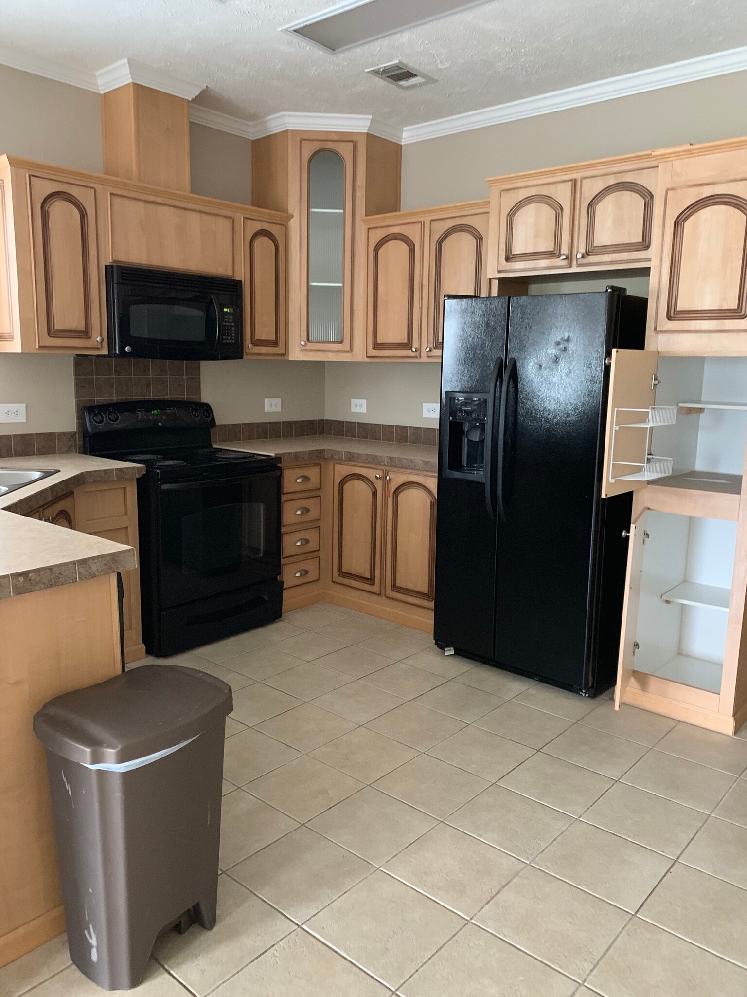 kitchen - 862 Florida Blvd