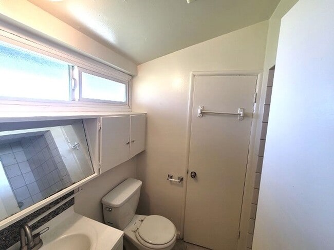 Building Photo - Renovated Single Story House - Close to Fr...