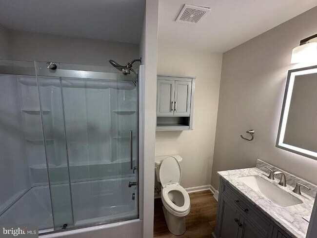 Building Photo - 102 Stuart Ave