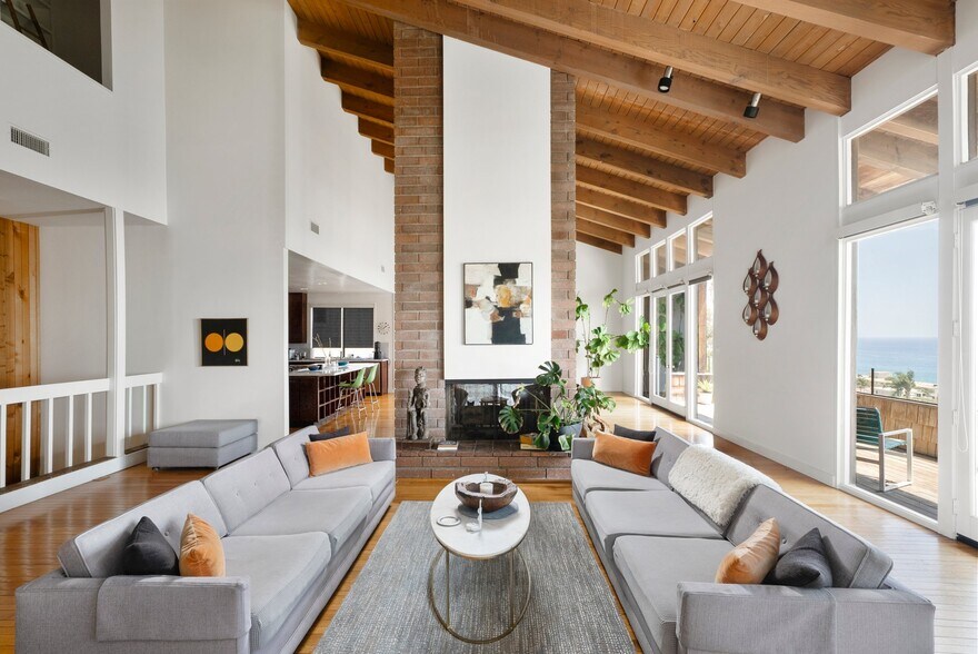 Building Photo - 31271 Holly Dr