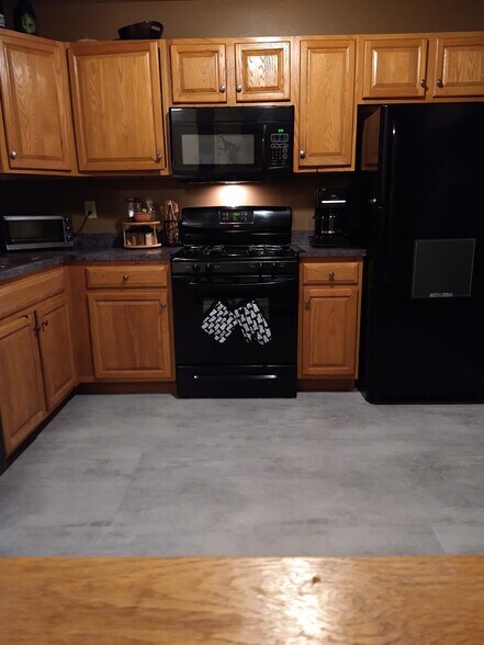 Kitchen - 178 E Redrock Dr