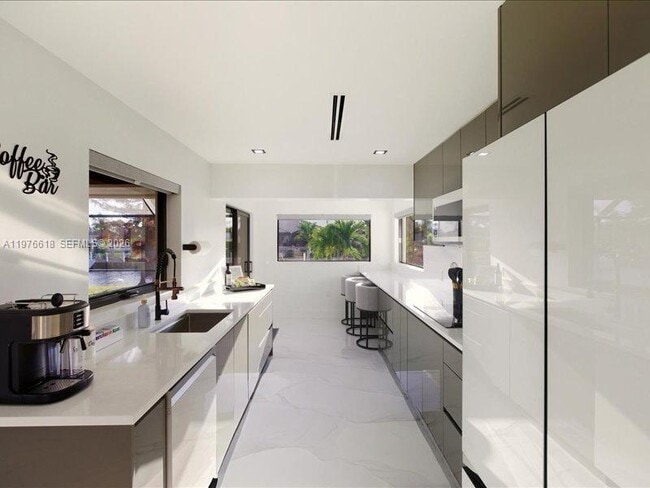 Building Photo - 103 Tropicana Dr