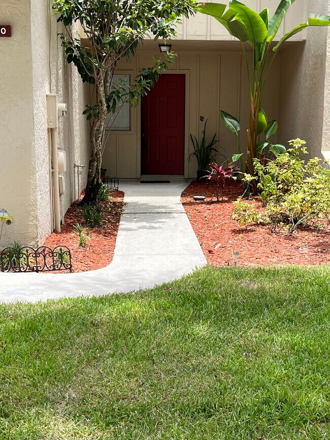 Building Photo - 1580 SW Crossing Cir