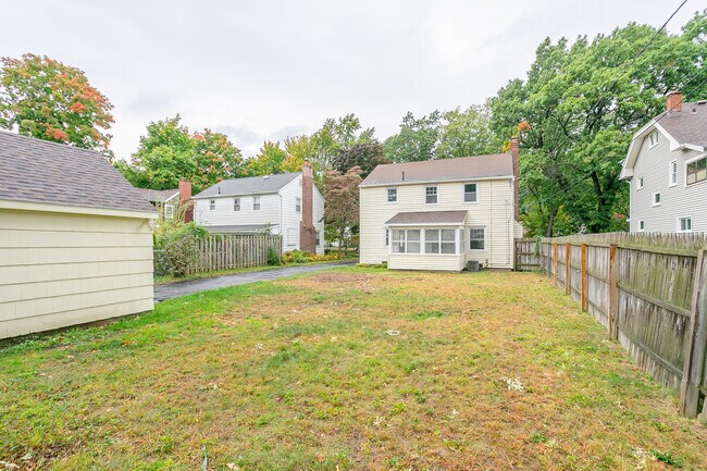 Building Photo - 306 Winona Blvd