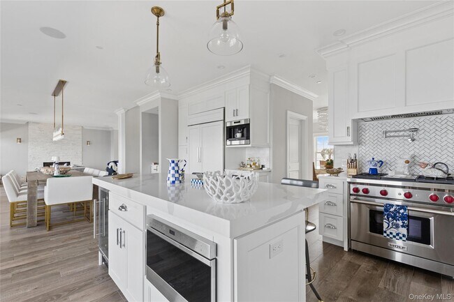 Building Photo - 39 Shinnecock Rd