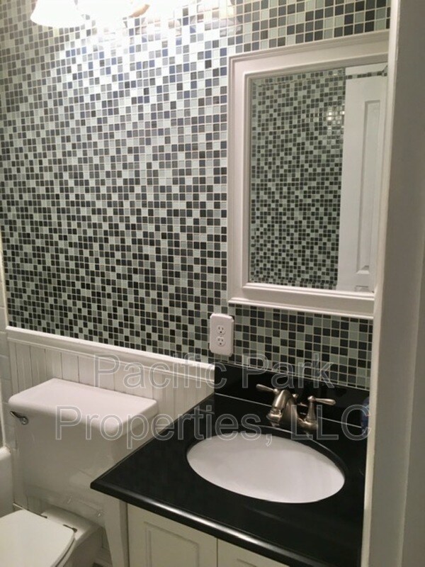 Building Photo - 9403 Shenandoah Dr