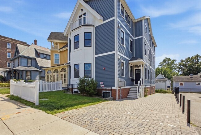 Building Photo - 144 Highland Ave