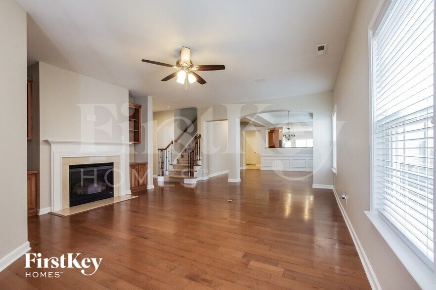 Building Photo - 4007 Fountainbrook Dr