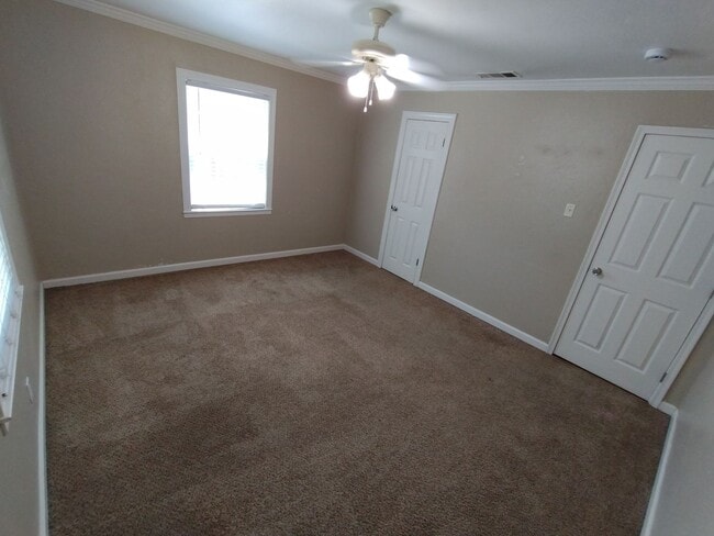 Building Photo - 404 Camellia Way