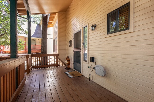 Building Photo - 335 Sandia Cir